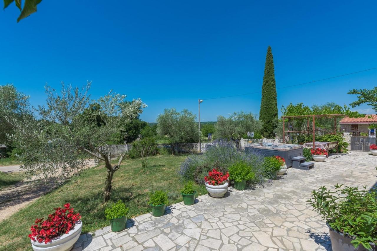 Ferienhaus Zora With Whirlpool Sveti Lovreč Pazenatički Exteriér fotografie